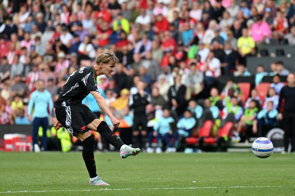 雪藏萨拉赫激活两大亿元先生，伊萨克处子球，利物浦2-0终结3连败