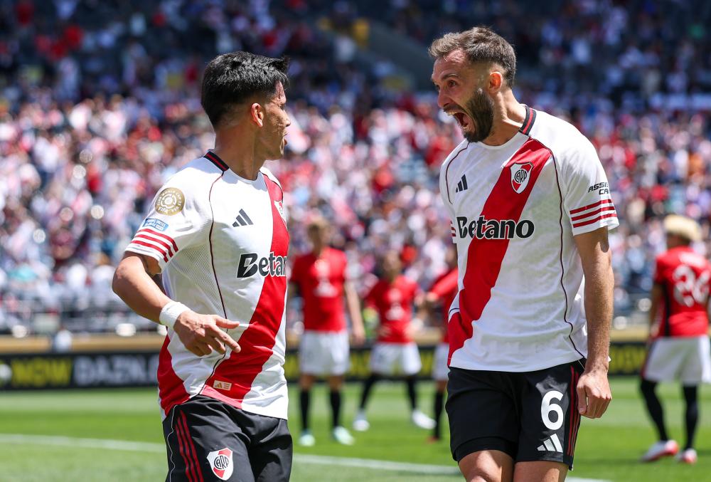 中国男篮关键时刻连丢3篮板，连续追分最后功亏一篑